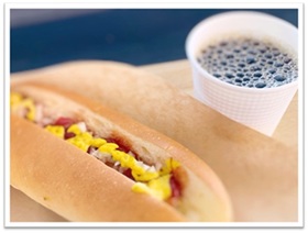 ホットドッグとコーヒー